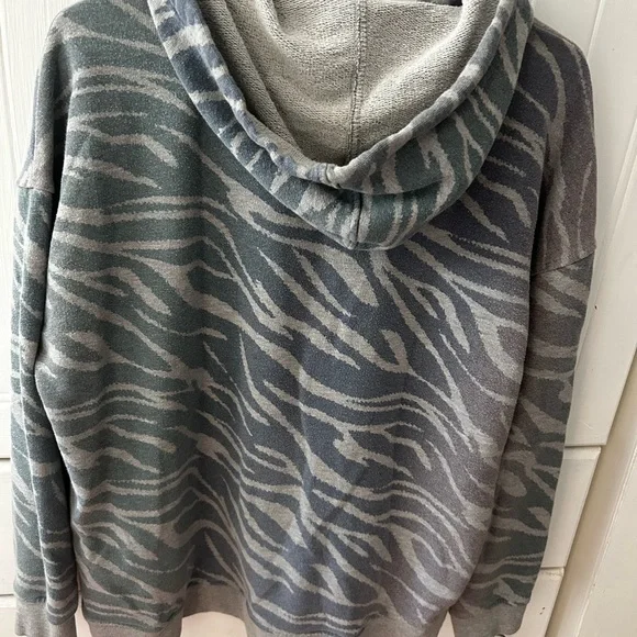 EUC 7 SEVEN Blue and Gray Women's Hoodie Sweater Zebra Print Long Sleeves Comfy! - Picture 7 of 11